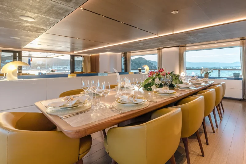 Main deck dining