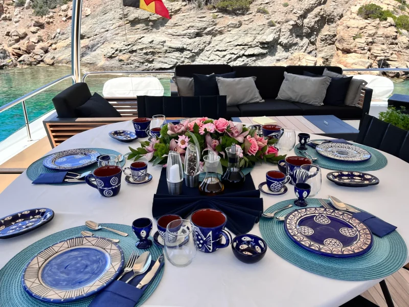 Fly bridge dining area