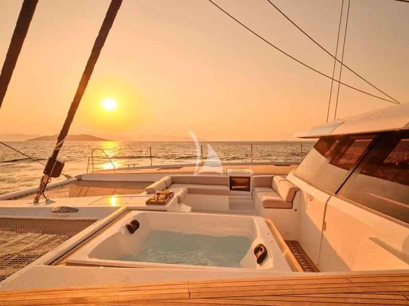 Jacuzzi on fore deck
