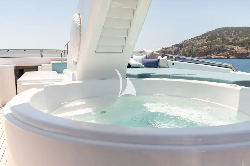 Jacuzzi on Flybridge