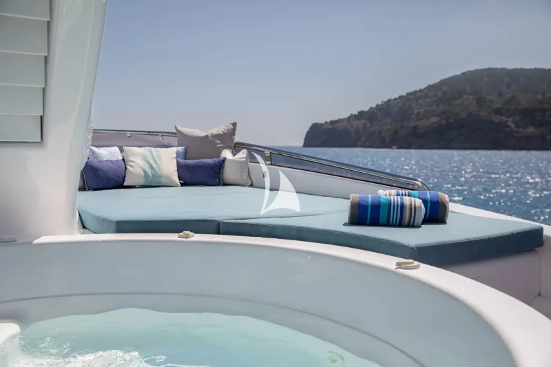 Jacuzzi on Flybridge