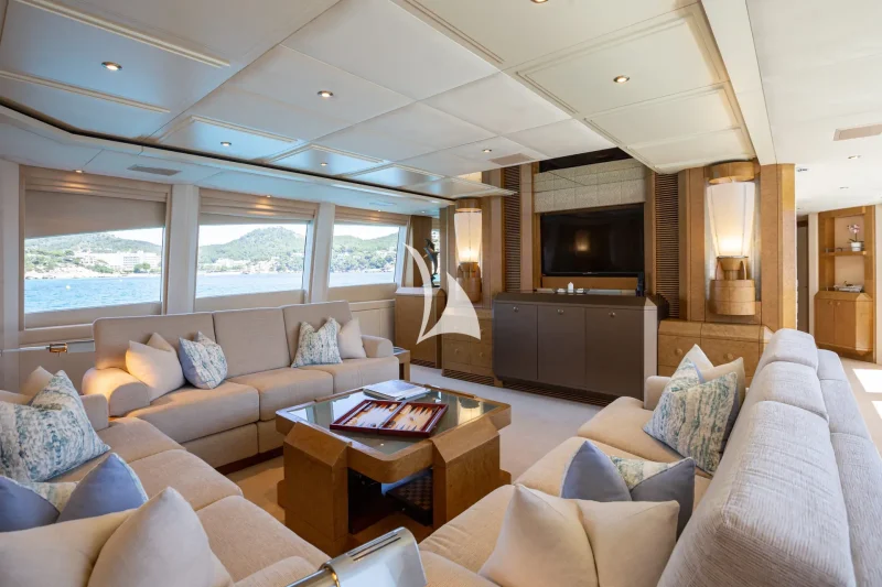 Main Deck salon