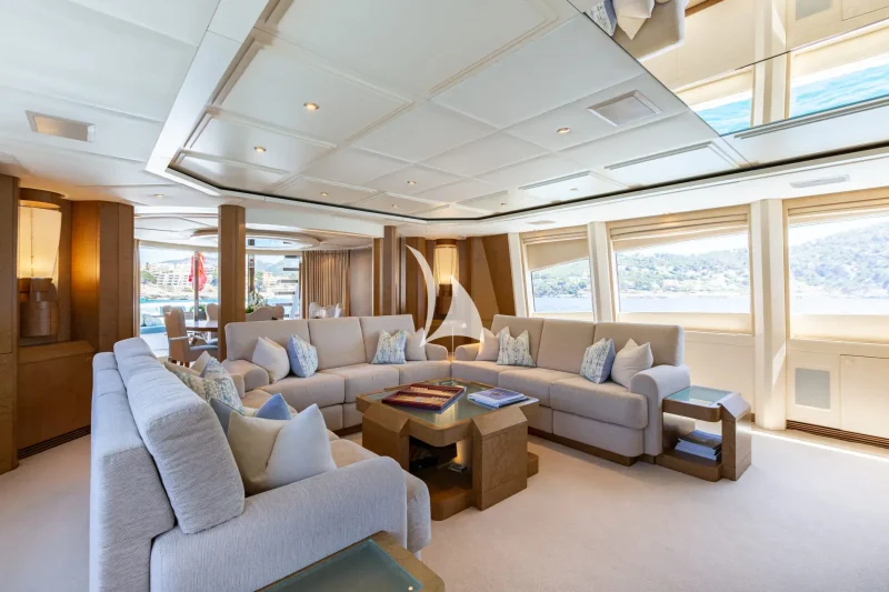 Main Deck salon