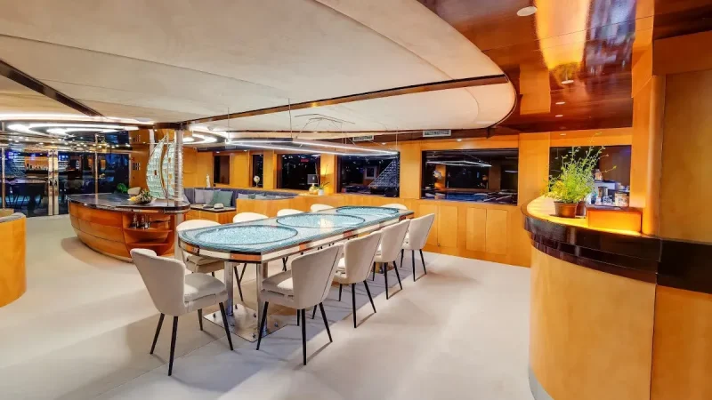Salon dining area 