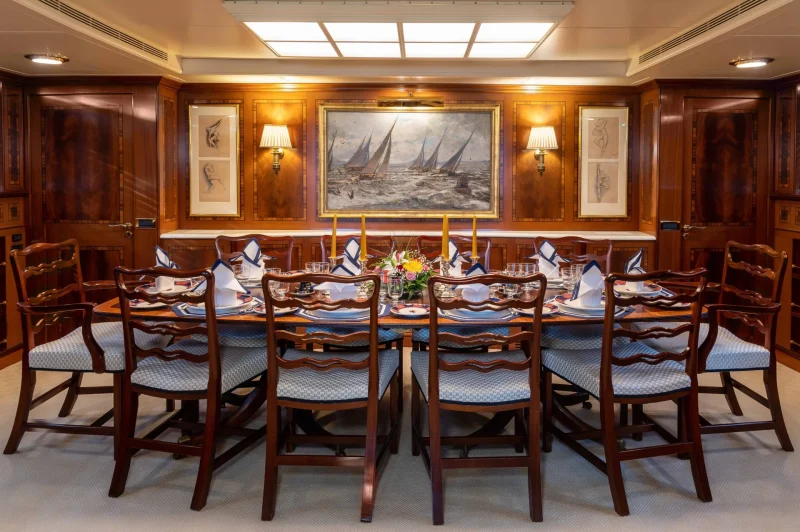 Dining salon