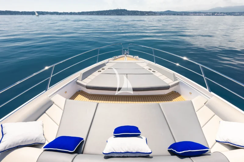 M/Y FORZA Bow Seating