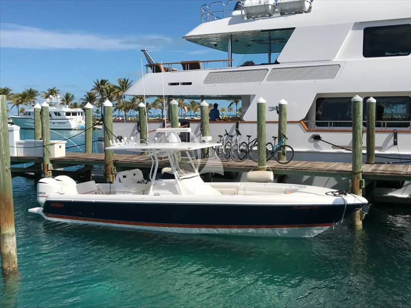 32' Intrepid w/dive door 