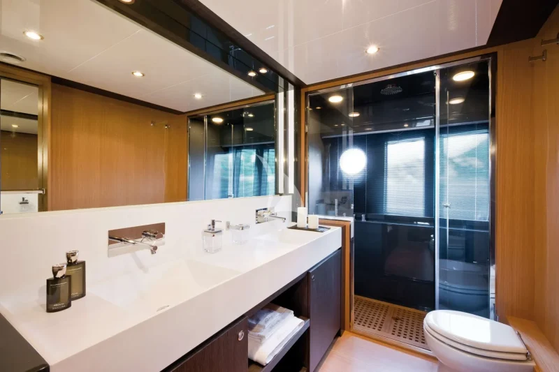 M/Y SILVER BREEZE Bathroom master cabin
