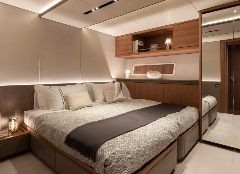 Lower deck double/twin cabin