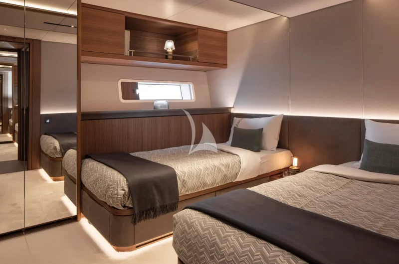 Lower deck double/twin cabin