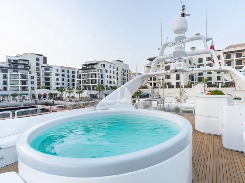 SUN DECK JACUZZI