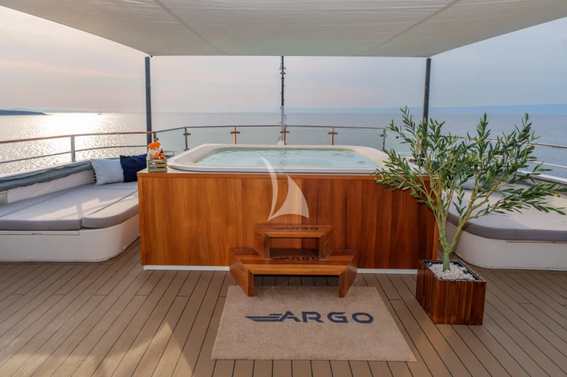 Jacuzzi @ Bridge Deck
