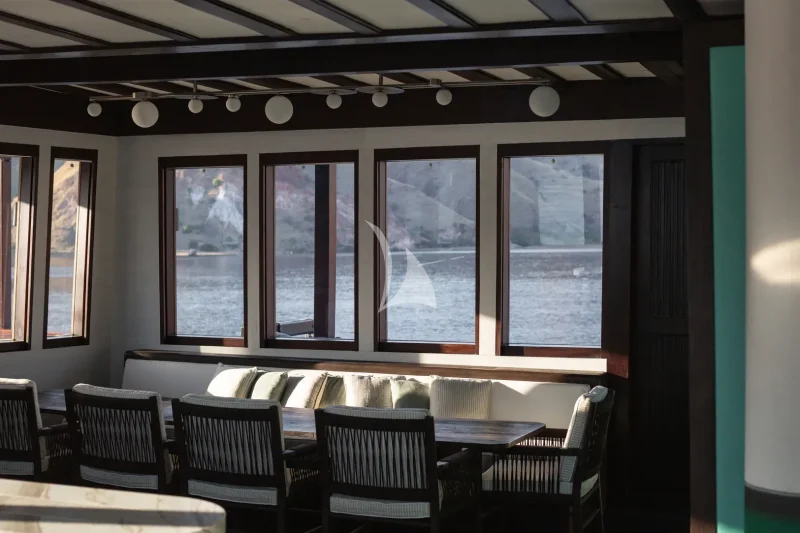 Main Deck - Salon
