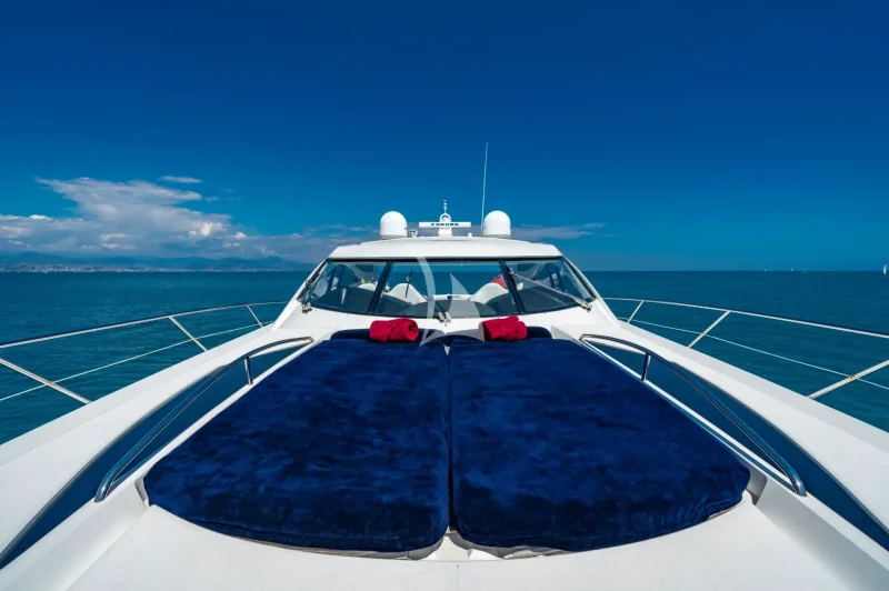 Sunpads on the bow