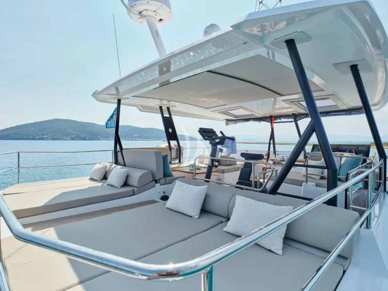 Flybridge sunbeds 