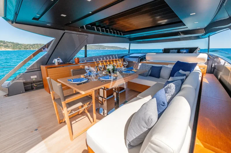 Sundeck dining/seating area