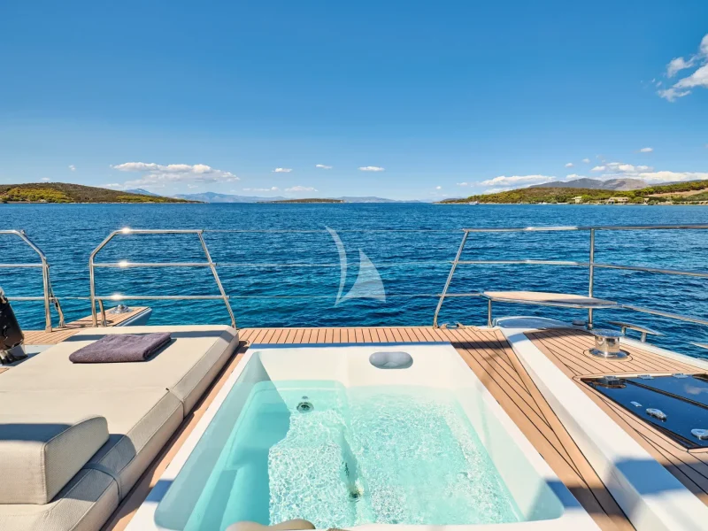 Jacuzzi fore deck 