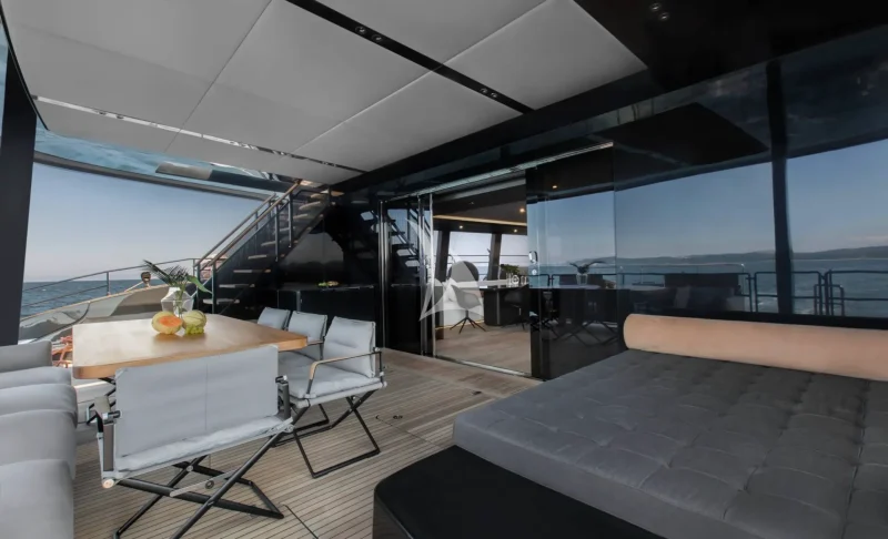 Cockpit lounge