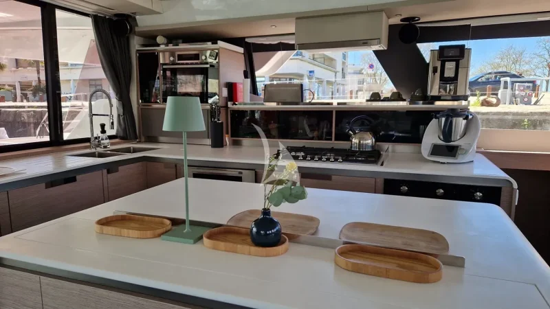 LOOMA - Galley 