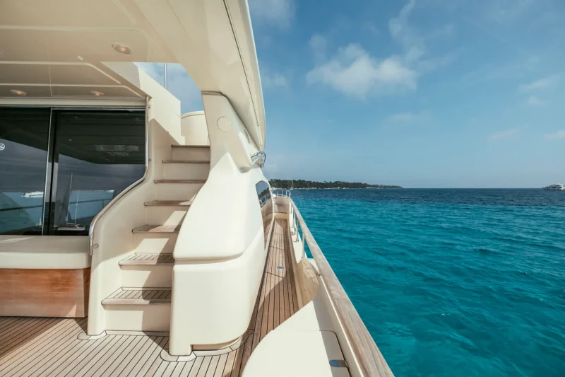 Access to Flybridge & bow