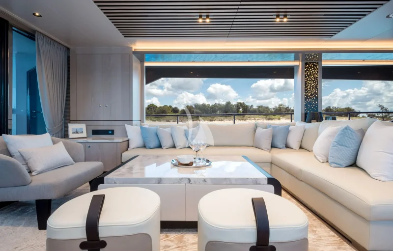 AURA | Main Saloon 