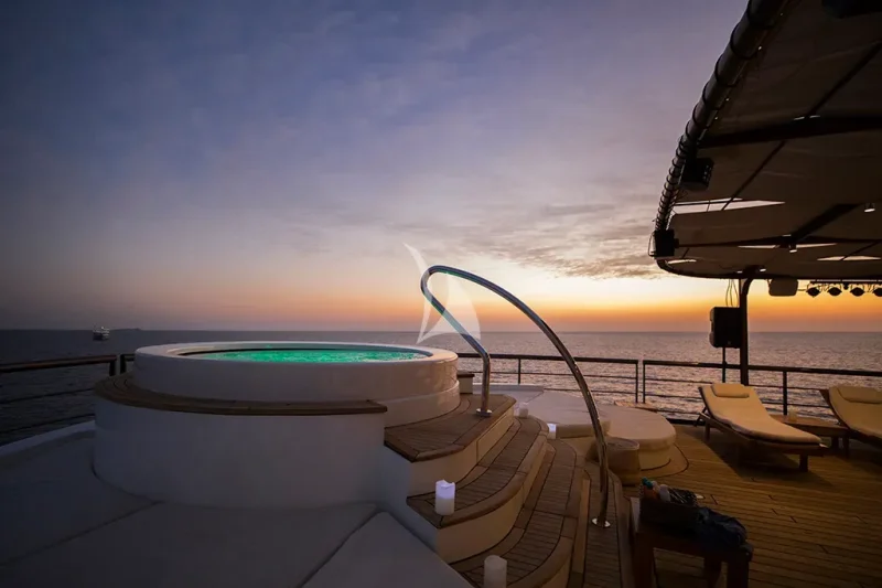 bridge deck - jacuzzi