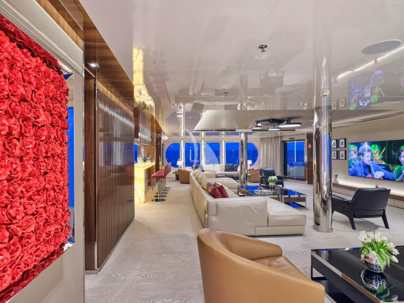 upper deck main salon