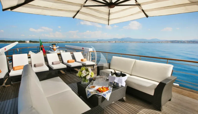salon sundeck