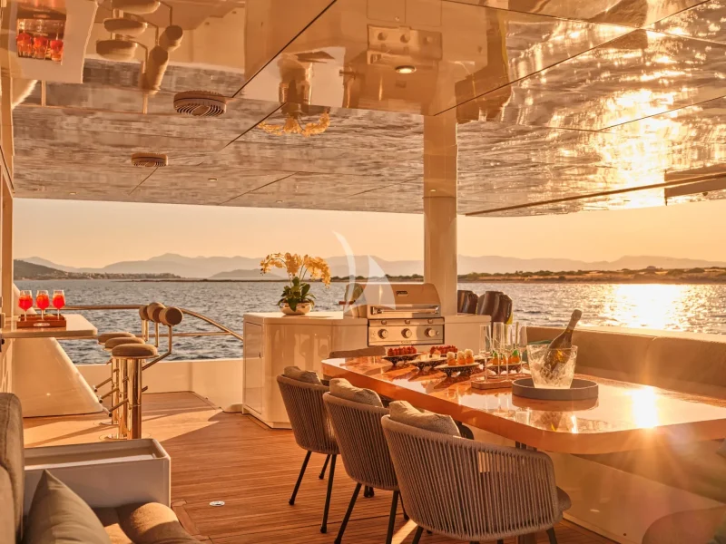 Aft cockpit dining area