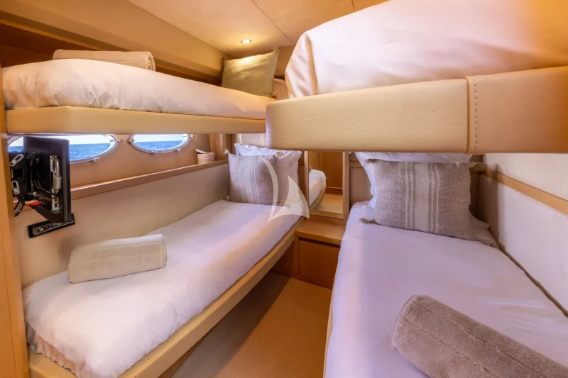 M/Y P'TITE BOUILLE Twin Cabin
