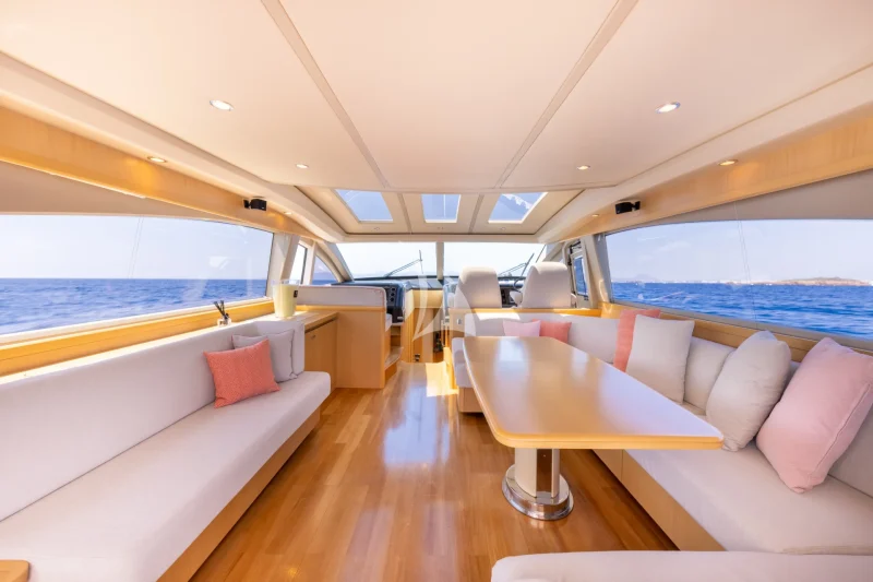 M/Y P'TITE BOUILLE Main Salon