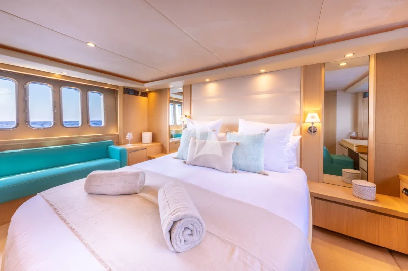 M/Y P'TITE BOUILLE Master Cabin