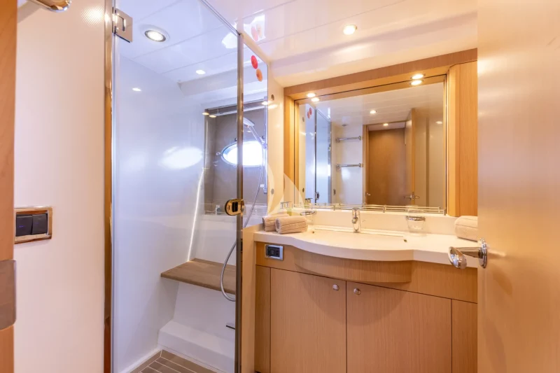 M/Y P'TITE BOUILLE Master Cabin Ensuite