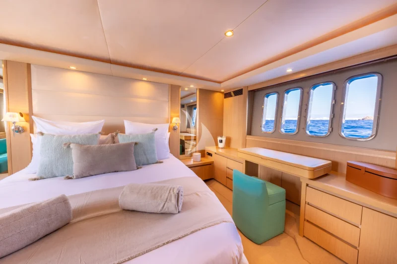 M/Y P'TITE BOUILLE Master Cabin
