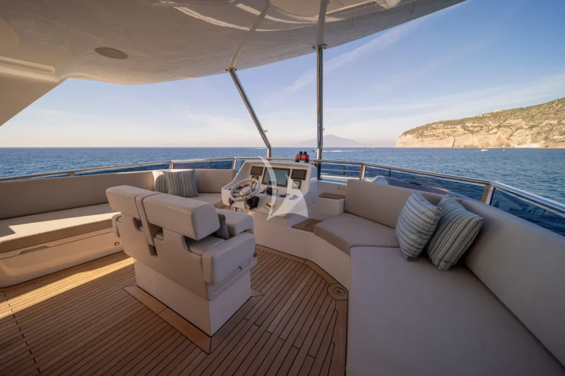 KAMOKA - Flybridge Wheelhouse