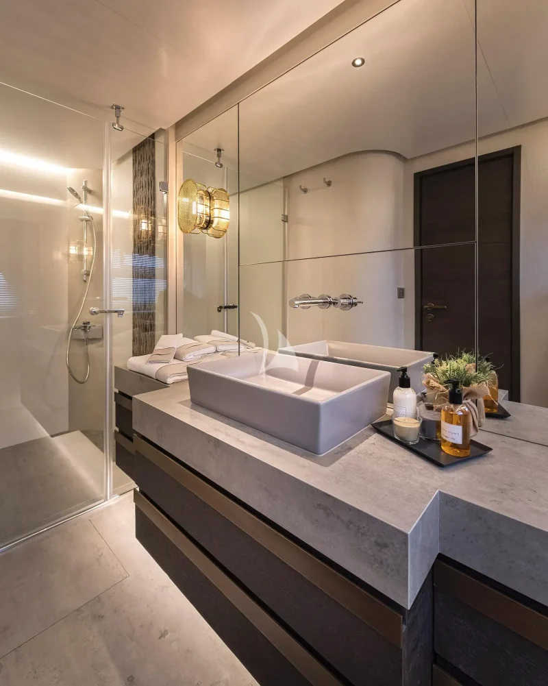 M/Y KAMOKA  - Master Cabin Ensuite