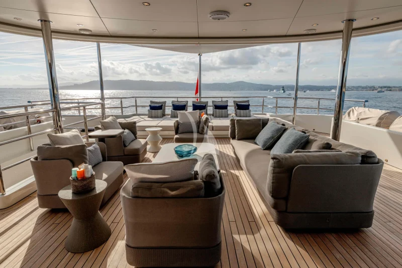 Aft bridge deck 