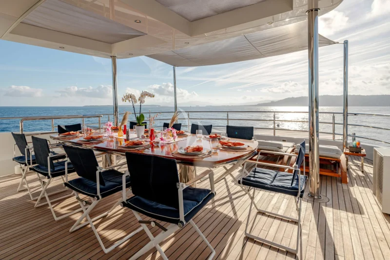 Sun deck - Al fresco dining 