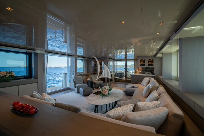 LANCE | Main Saloon