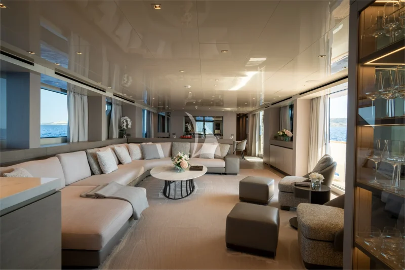 LANCE | Main Saloon