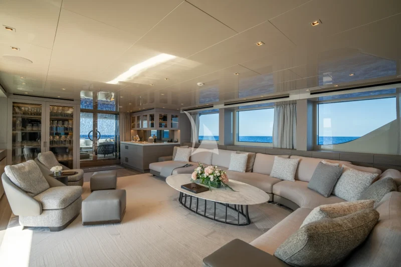 LANCE | Main Saloon