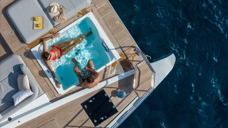 Fore deck - Jacuzzi 