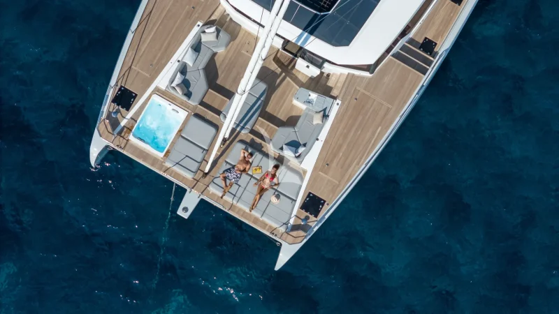 Fore deck - Aerial view 