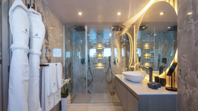 Master cabin II  bathroom