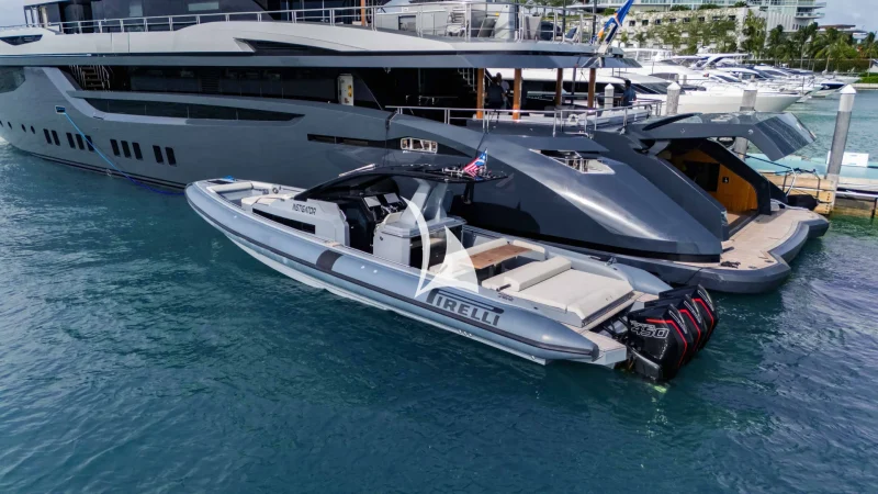 M/Y Provocateur Pirelli 42' Chase Boat