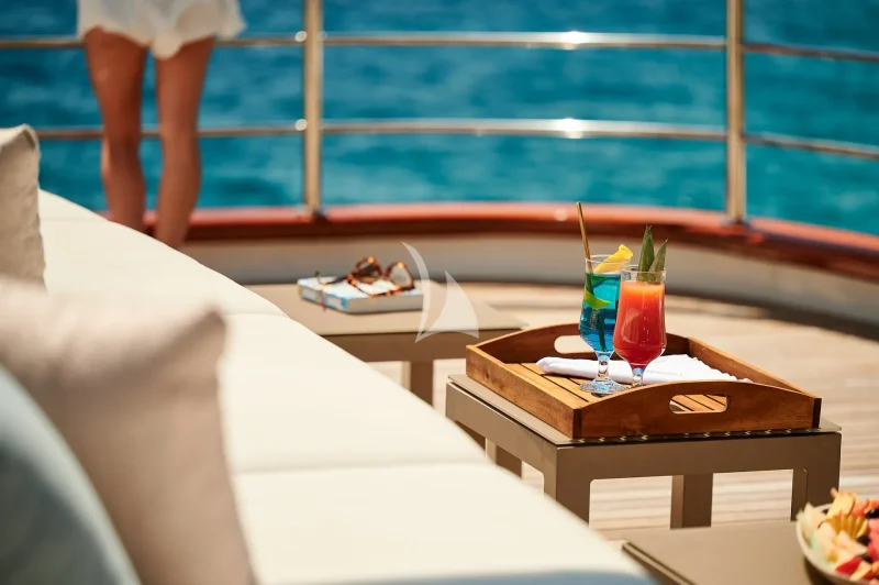Front sundeck 