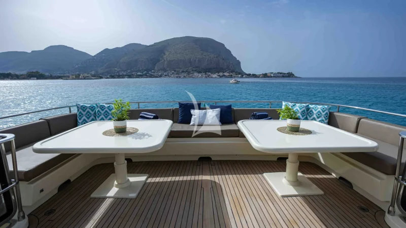 Fly Bridge Aft Table 