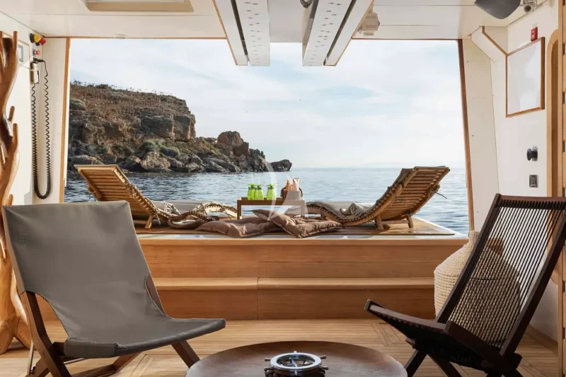 The spacious see through Beach Club with 2 large opening platforms on the sides and a door leading to the stern platfrom offers endless hours of fun and relaxation by the sea 