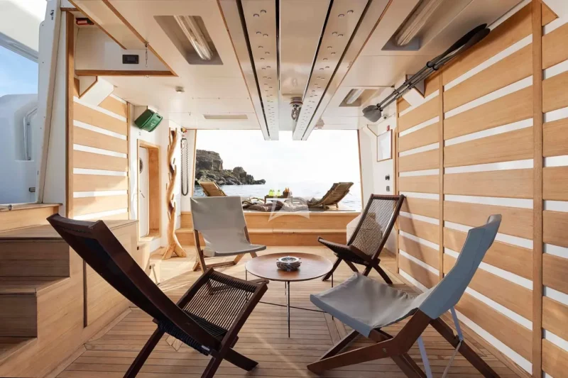 The spacious see through Beach Club with 2 large opening platforms on the sides and a door leading to the stern platfrom offers endless hours of fun and relaxation by the sea 