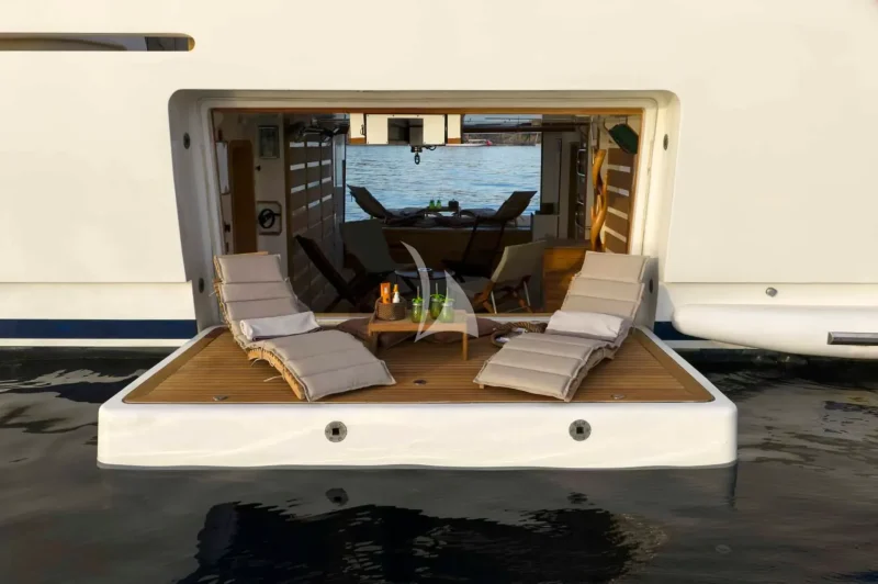 The spacious see through Beach Club with 2 large opening platforms on the sides and a door leading to the stern platfrom offers endless hours of fun and relaxation by the sea 